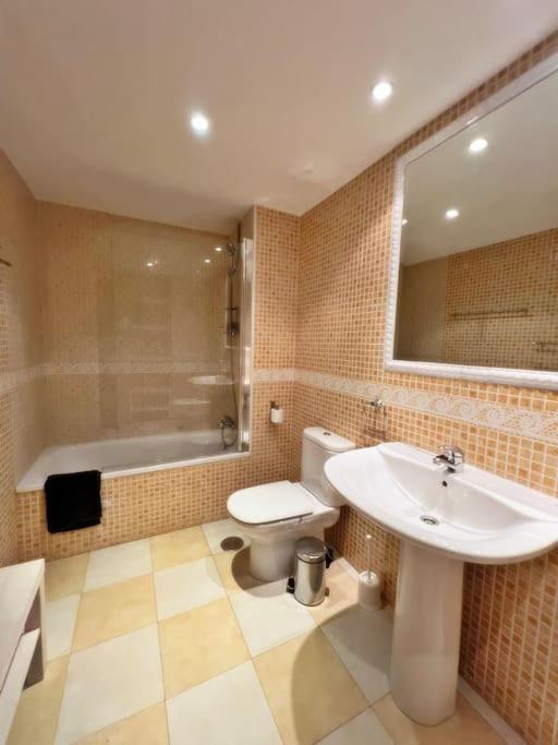 Magnifico Y Amplio Apartamento Con Terraza Fuengirola Exteriér fotografie